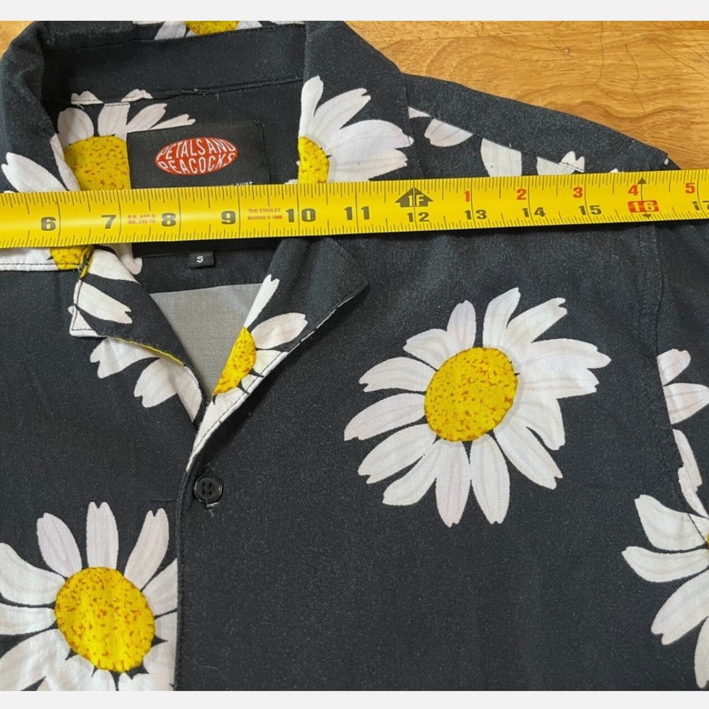 Rare petals and peacocks Black Daisy Print Tee Dress with White & Yellow Florals - Picture 3 of 5